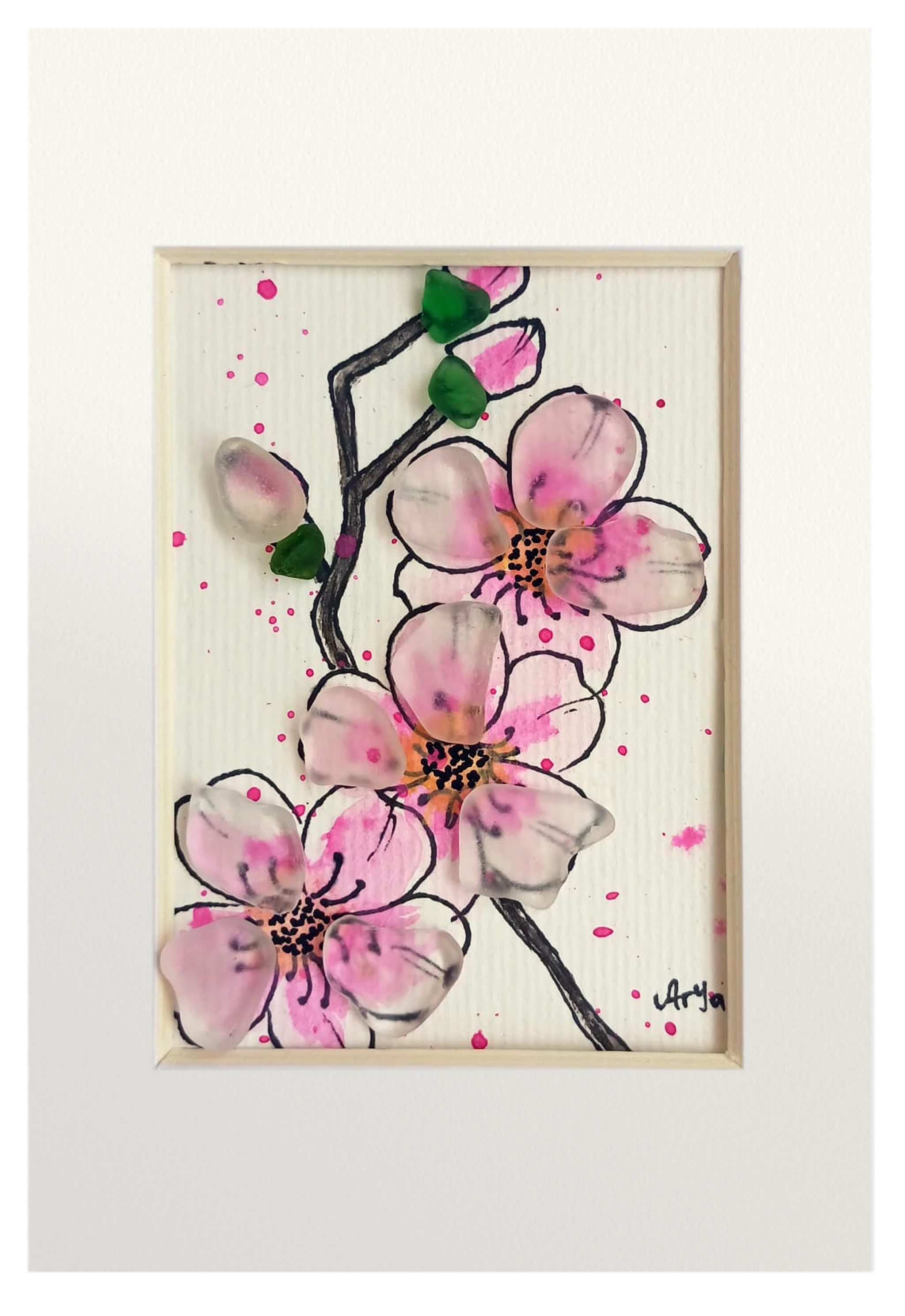 Cuadro con dibujo de rama de almendro con flores de tinta y acuarela con vidrio de mar resaltando los pétalos y los capullos