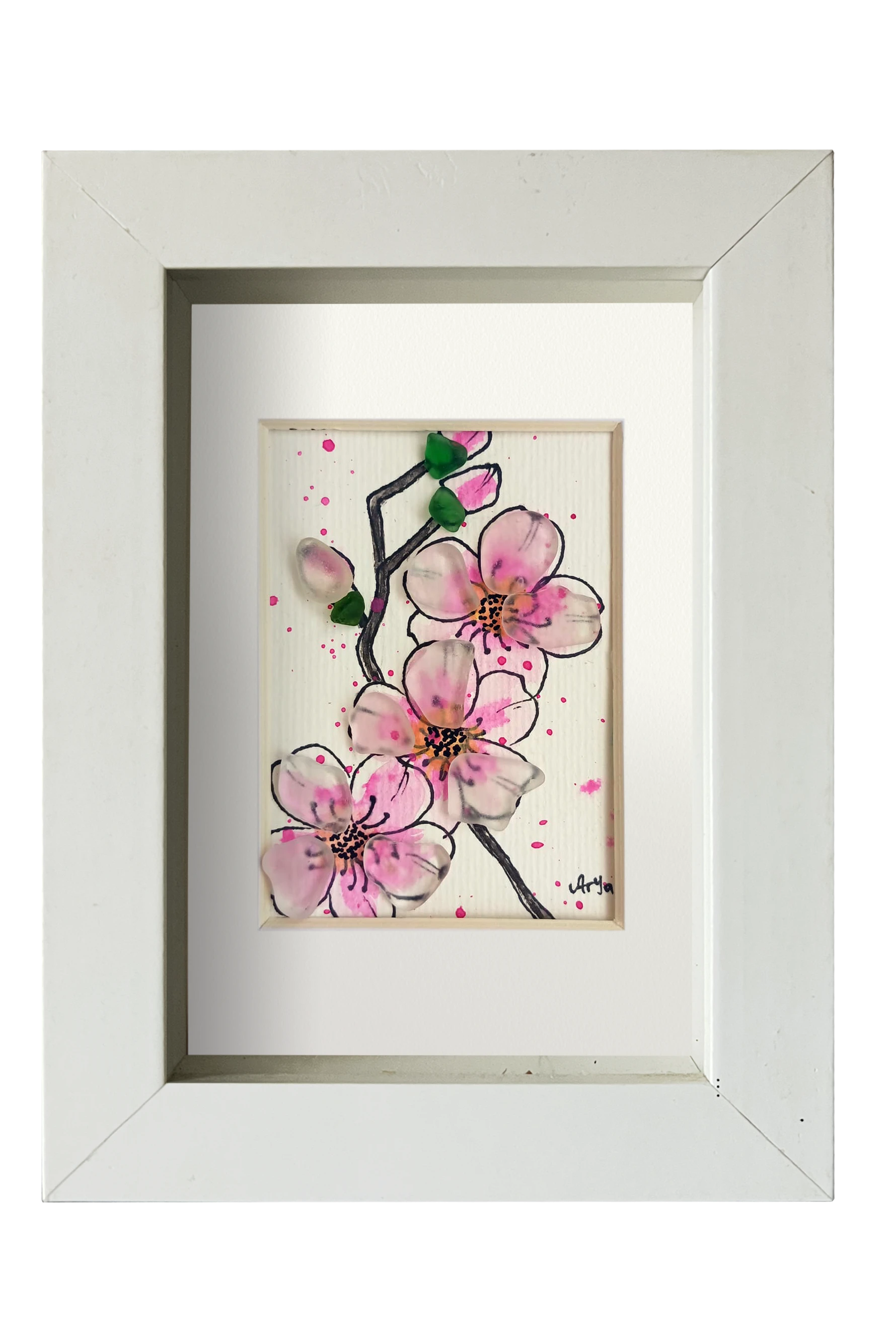 Cuadro con dibujo de rama de almendro con flores de tinta y acuarela con vidrio de mar resaltando los pétalos y los capullos
