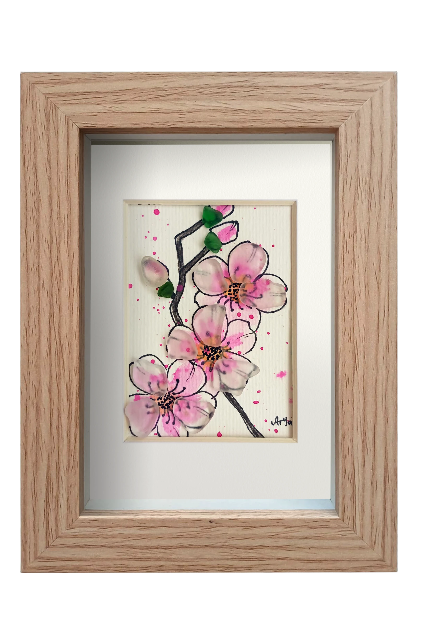 Cuadro con dibujo de rama de almendro con flores de tinta y acuarela con vidrio de mar resaltando los pétalos y los capullos