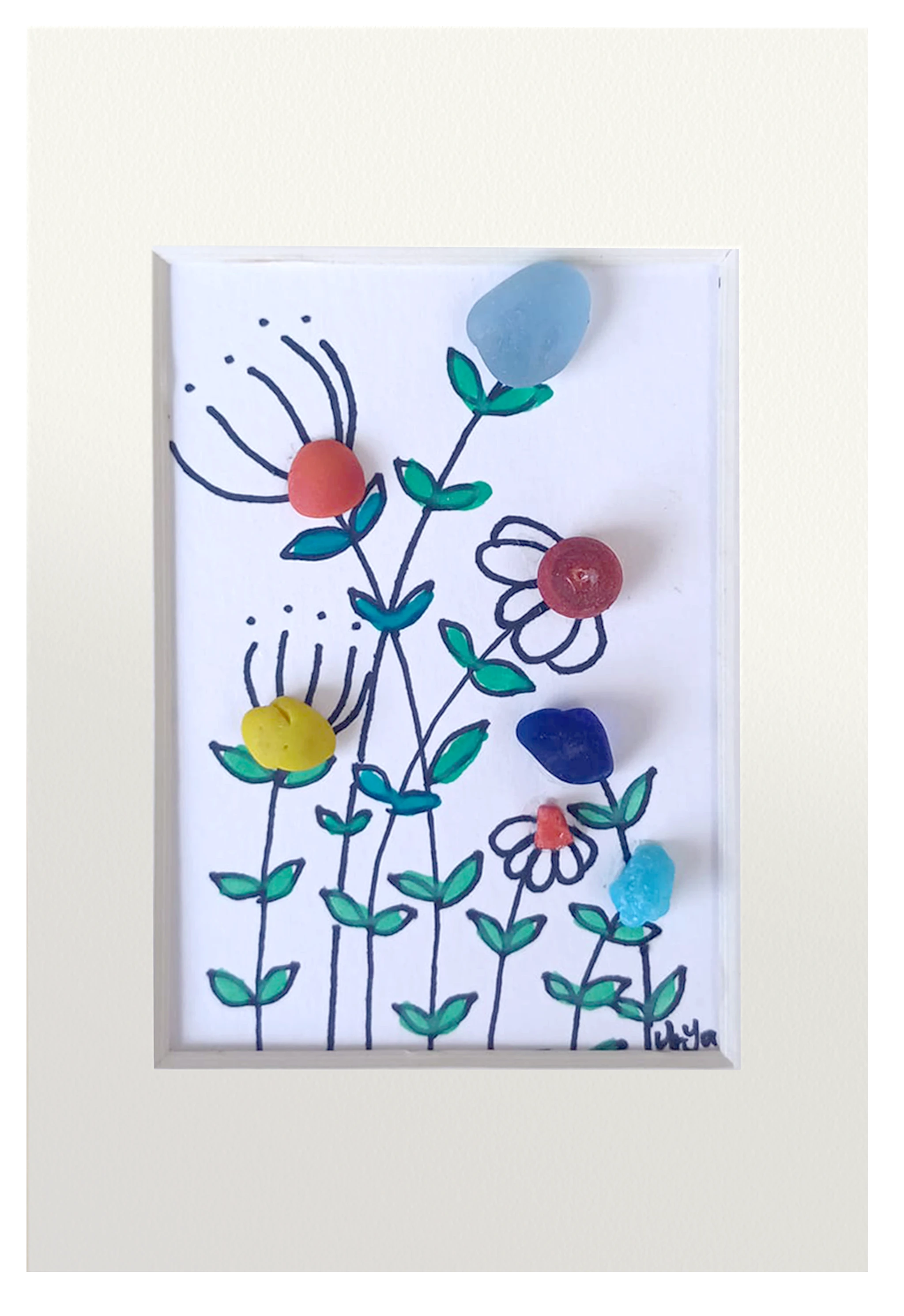 Flores silvestres con tallos y hojas en tinta y acuarela y flores con cristales de mar multicolor