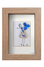 Chica danzando en azul