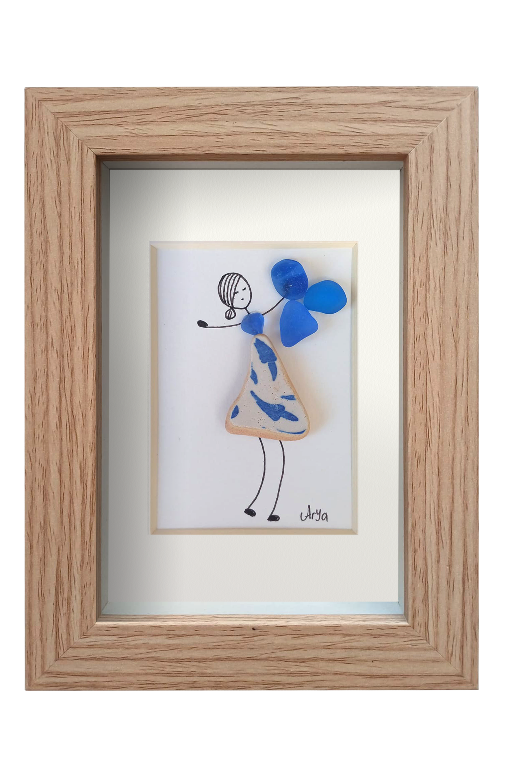 Chica danzando en azul