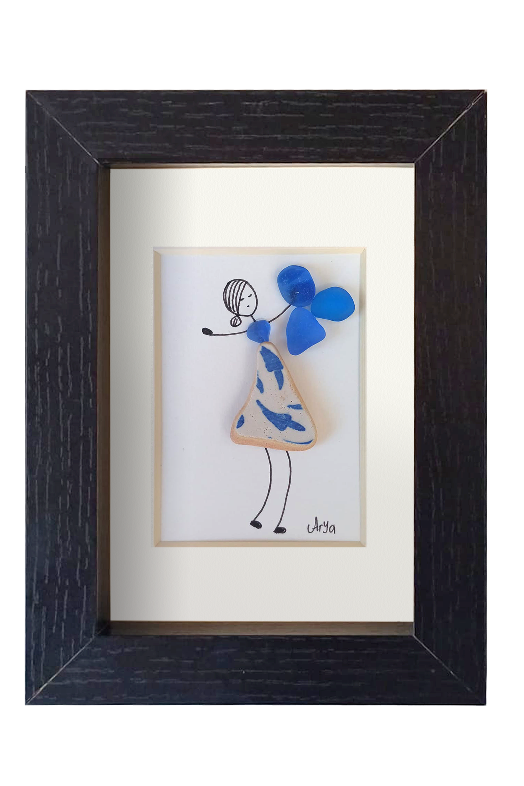 Chica danzando en azul