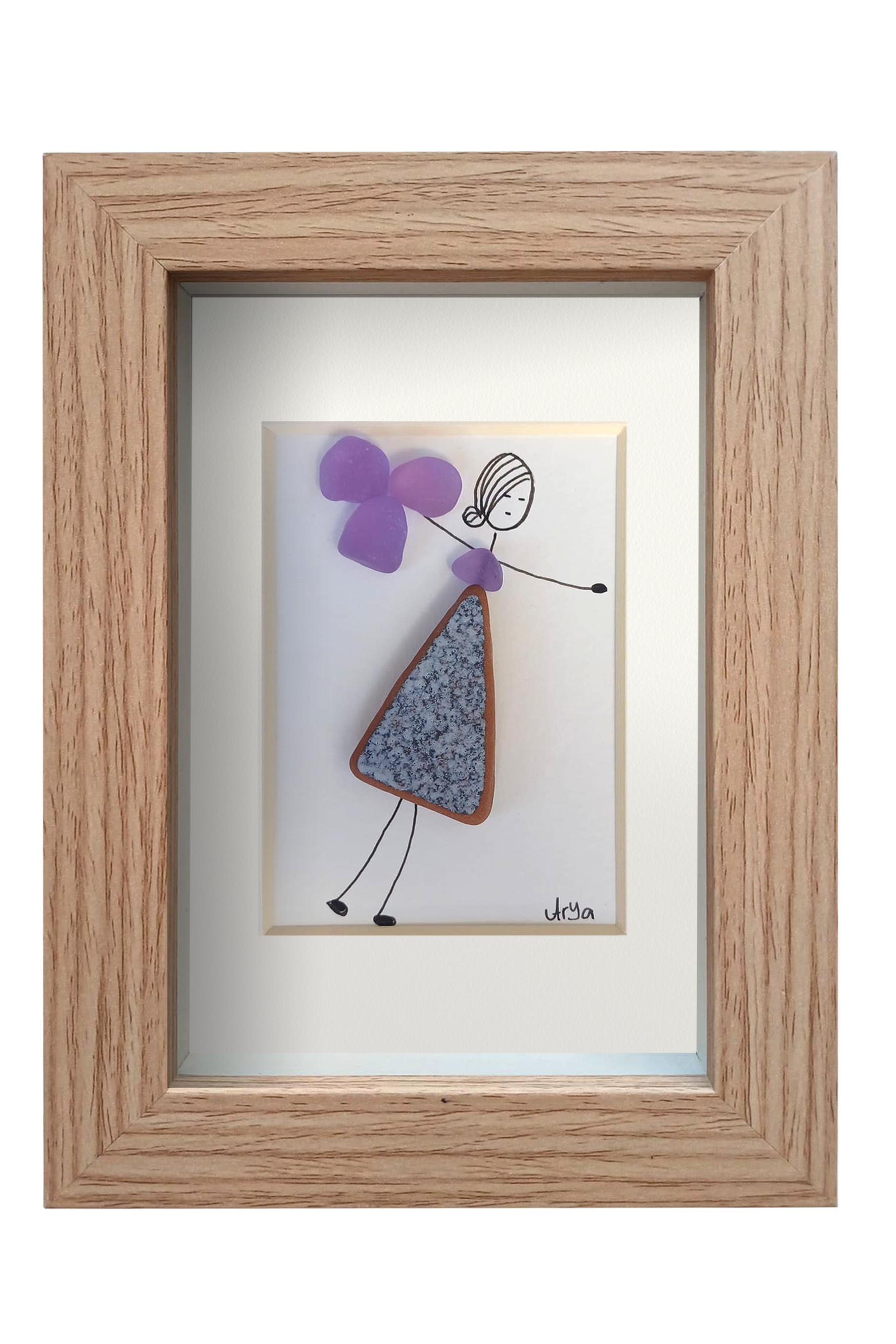 Chica danzando en lila