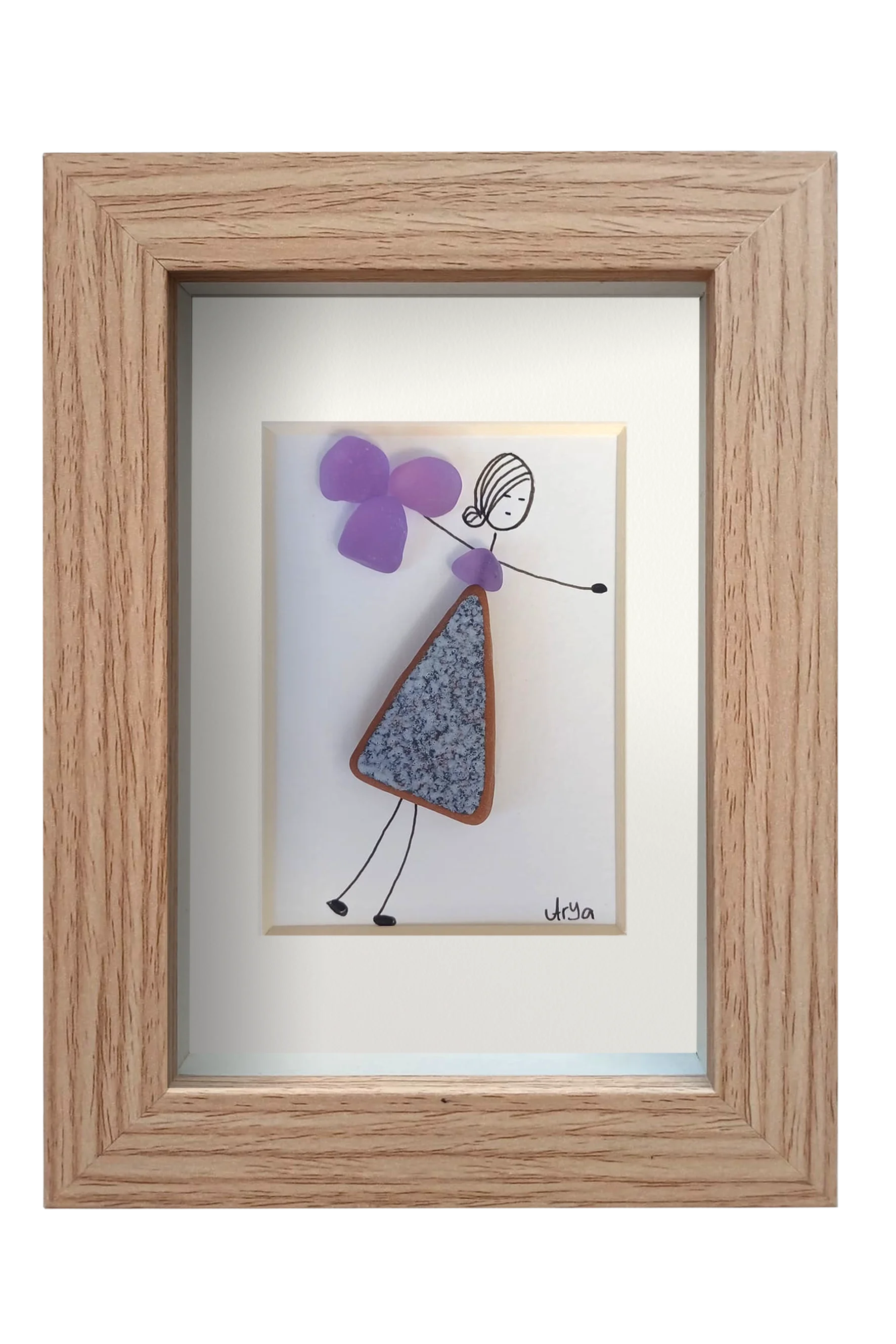 Chica danzando en lila