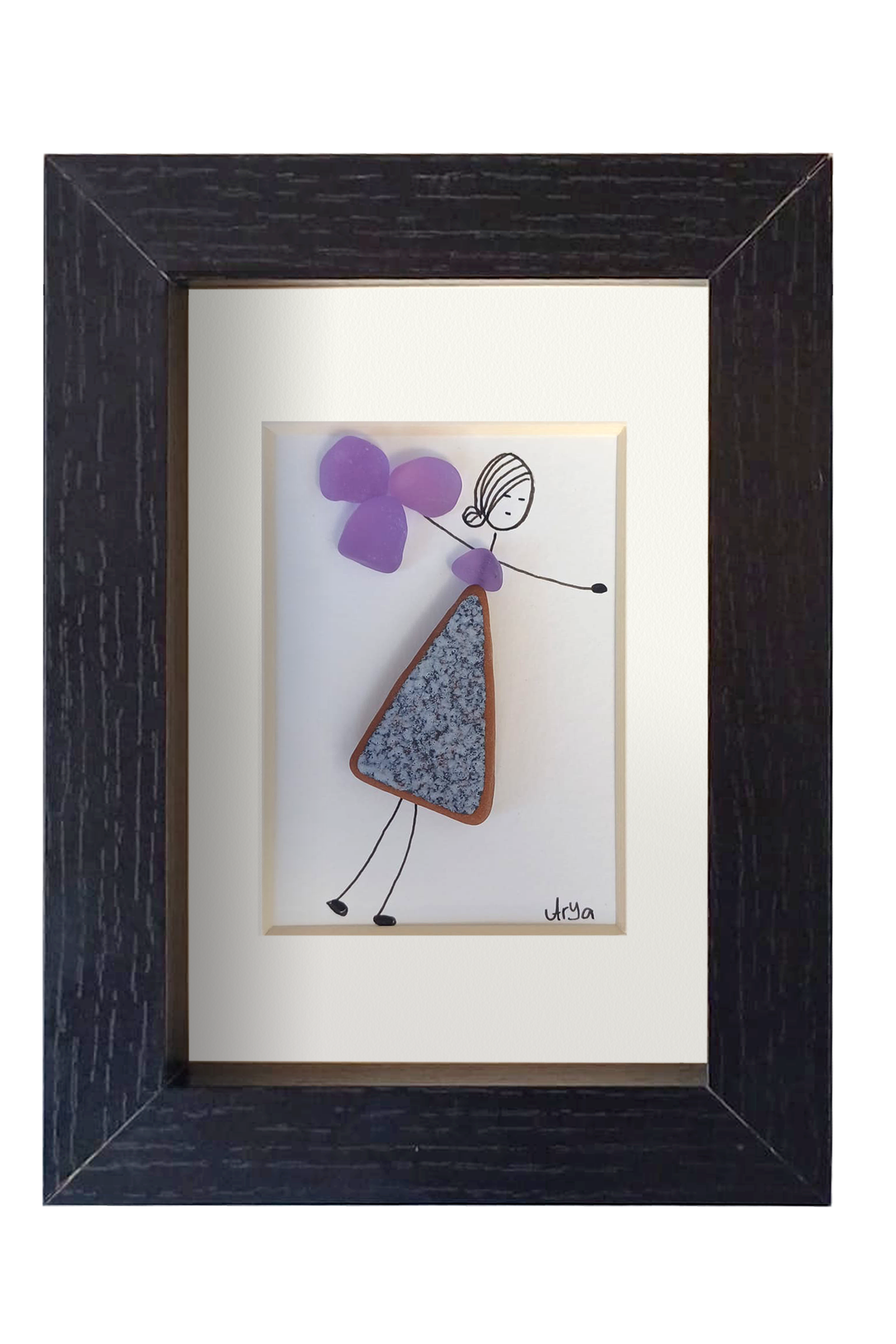 Chica danzando en lila