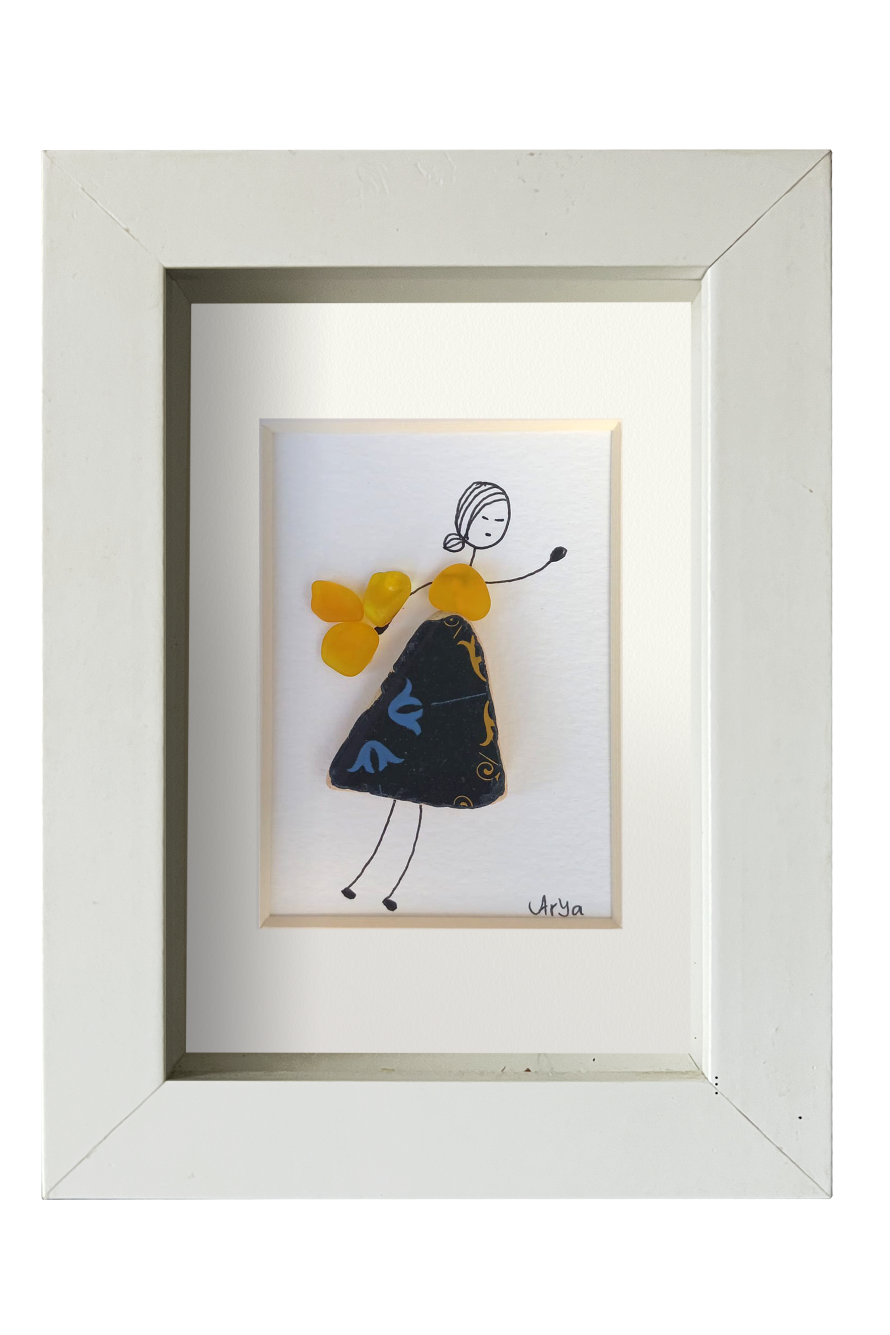 Chica danzando en amarillo