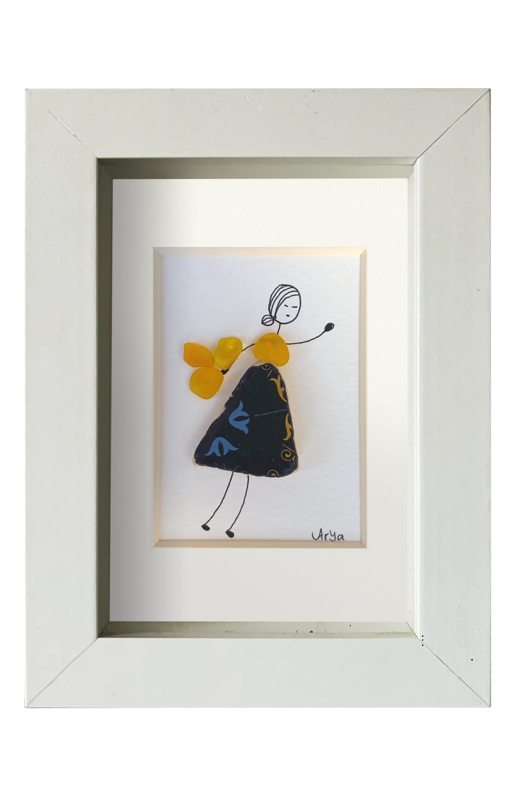 Chica danzando en amarillo