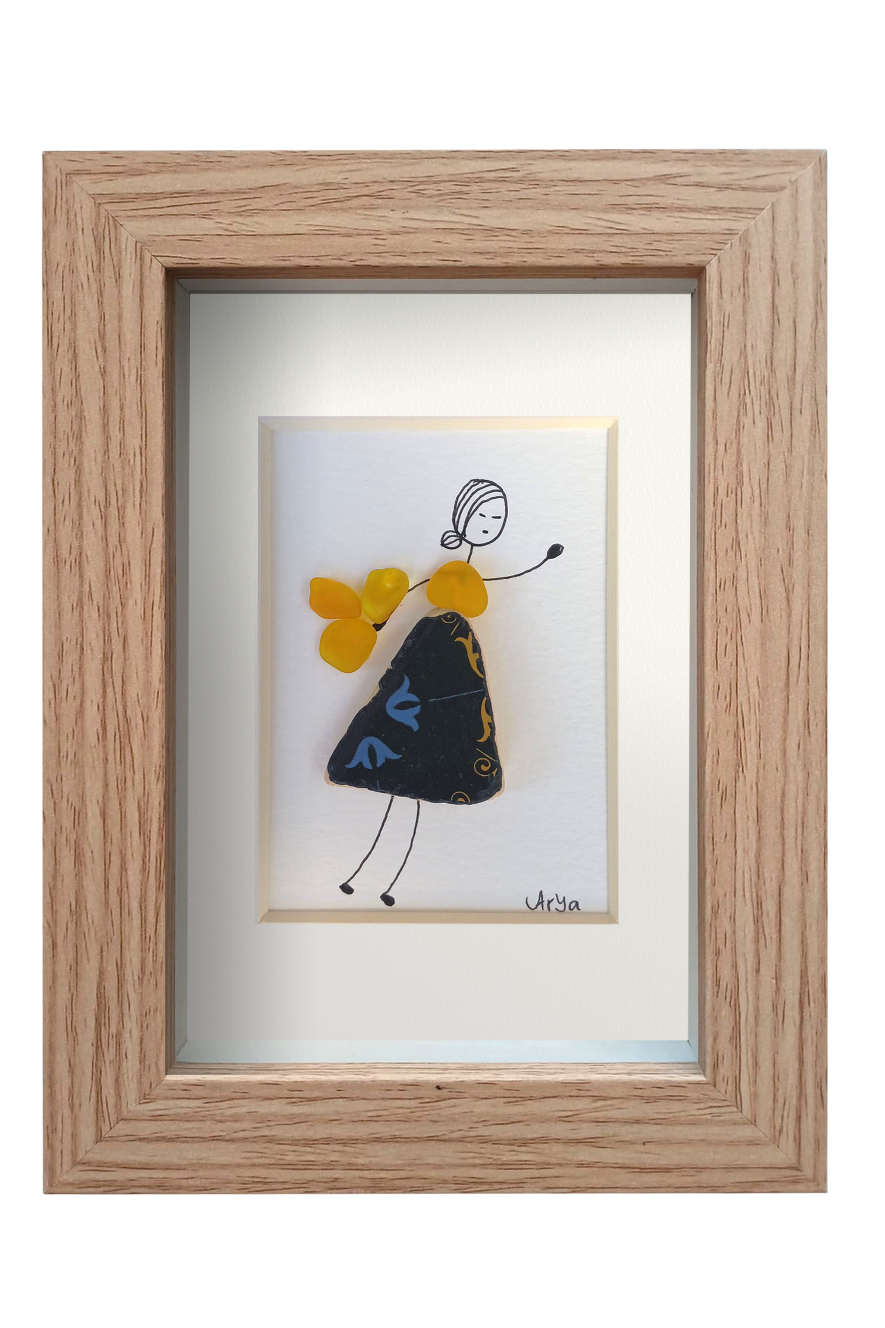 Chica danzando en amarillo