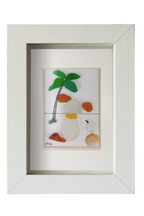 Pájaro y perro bajo la palmera