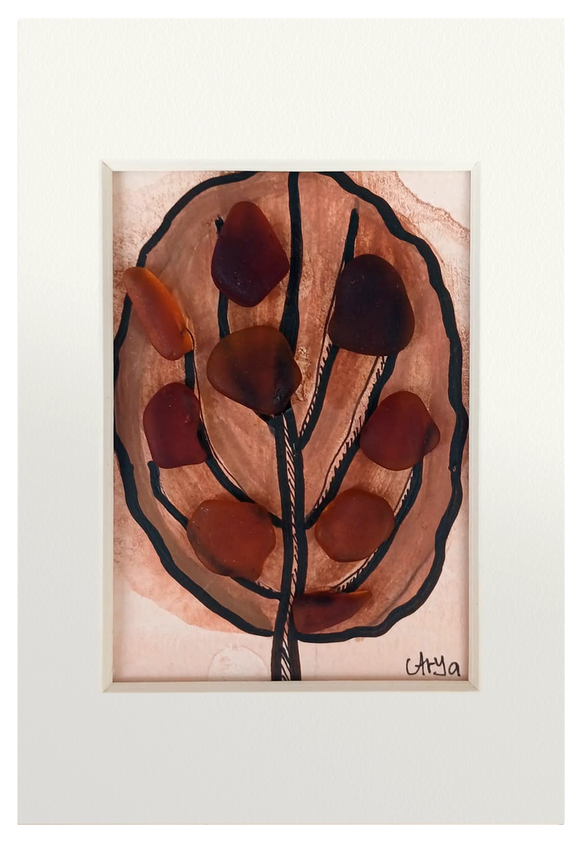 Dibujo de hoja otoñal de acuarela, rotulador y cristal de mar erosionado marrón