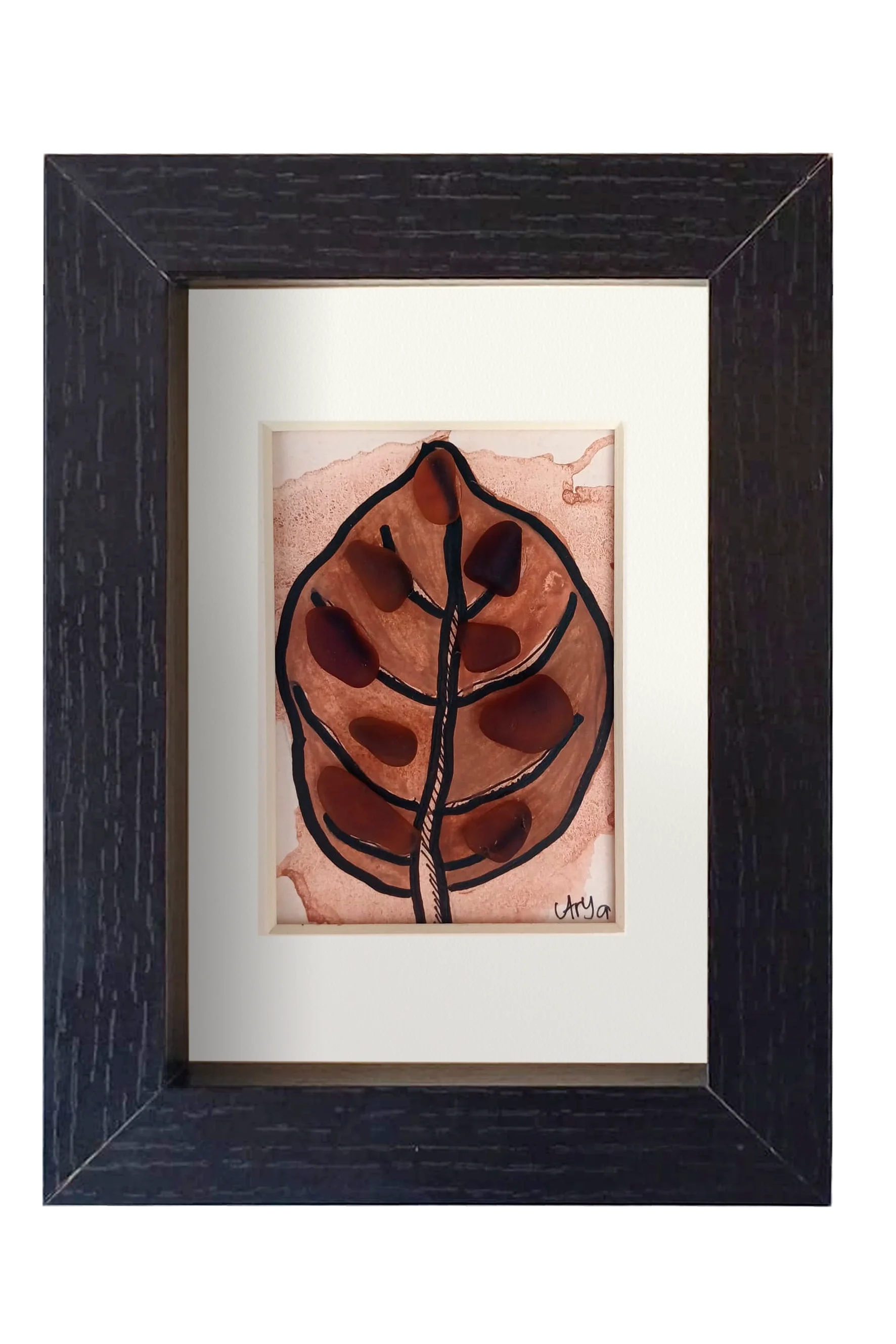 Cuadro de tinta, acuarela y vidrio de mar marrón representando una hoja otoñal. Marco negro