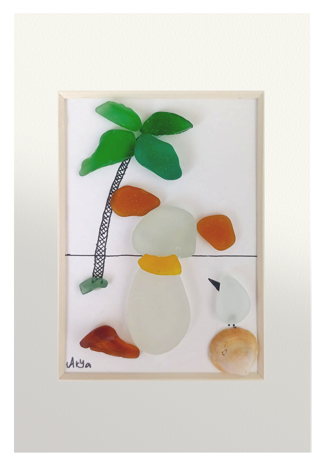 Pájaro y perro bajo la palmera