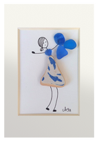 Chica danzando en azul