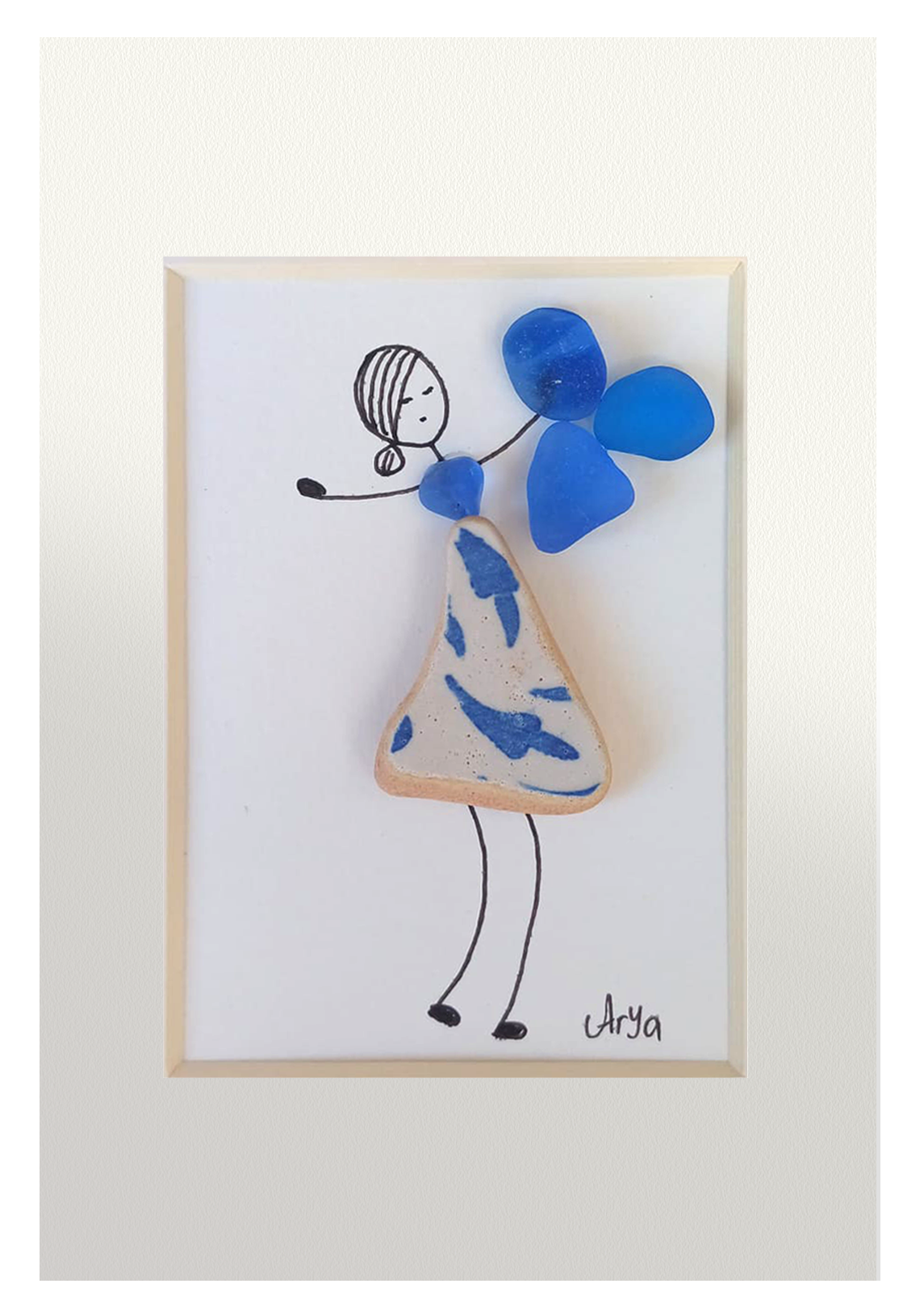 Chica danzando en azul