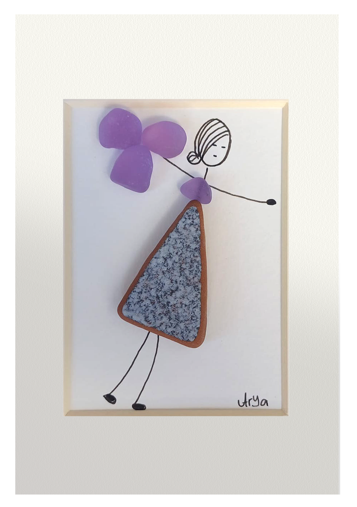 Chica danzando en lila