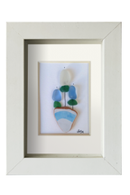 Maceta con flores blancas y azules