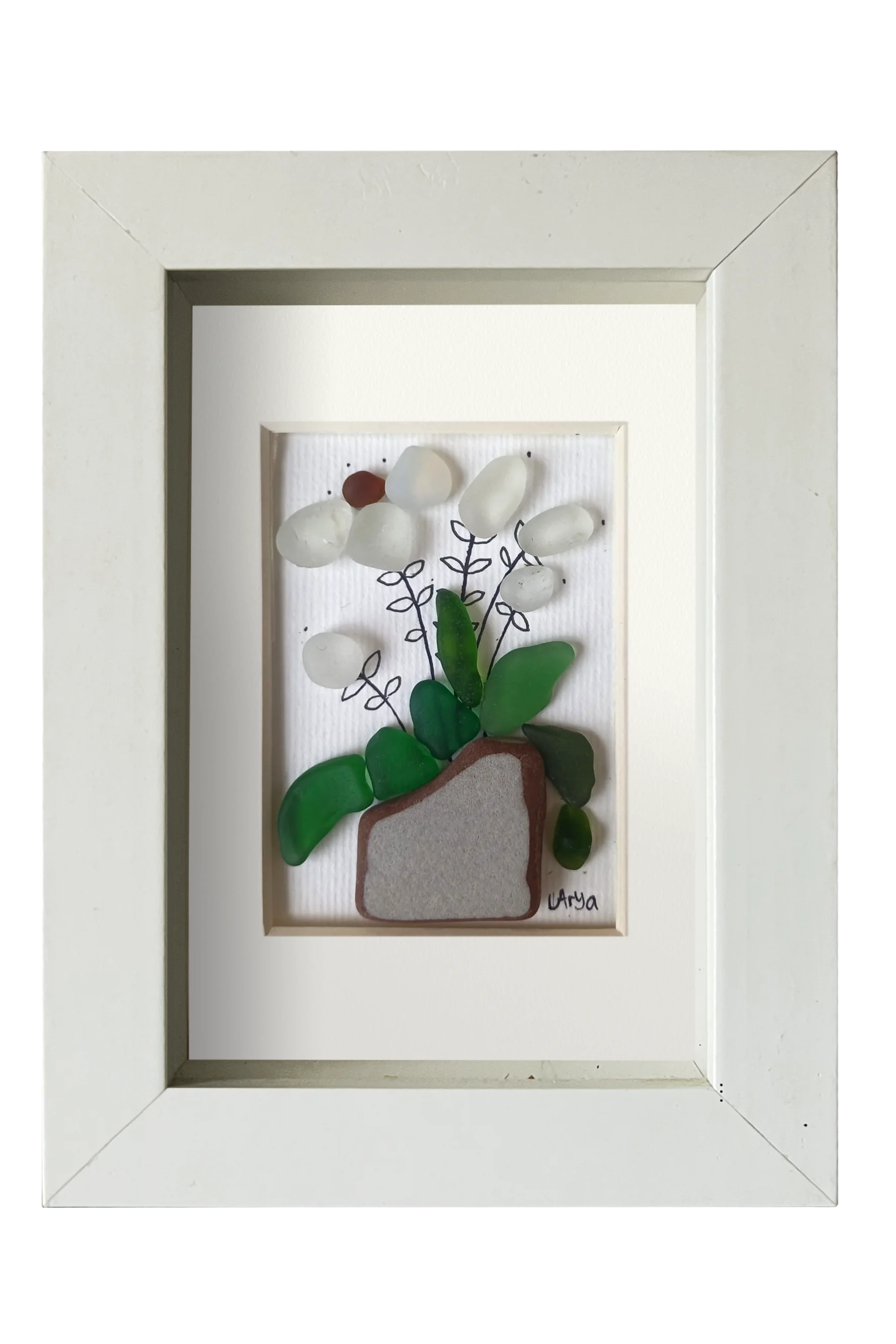 Cuadro con maceta de ceramica erosionada y planta con flores blancas de tinta y vidrio marino blanco para las flores y verde para las hojas