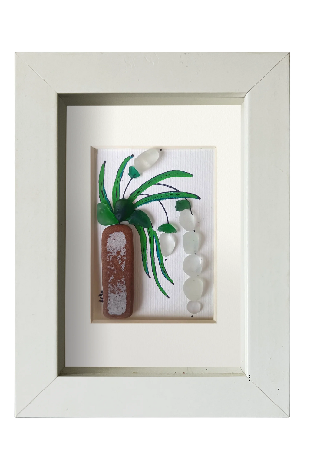 Cuadro con maceta alargada y planta con flores blancas colgantes de tinta y vidrio marino blanco para las flores y verde para las hojas