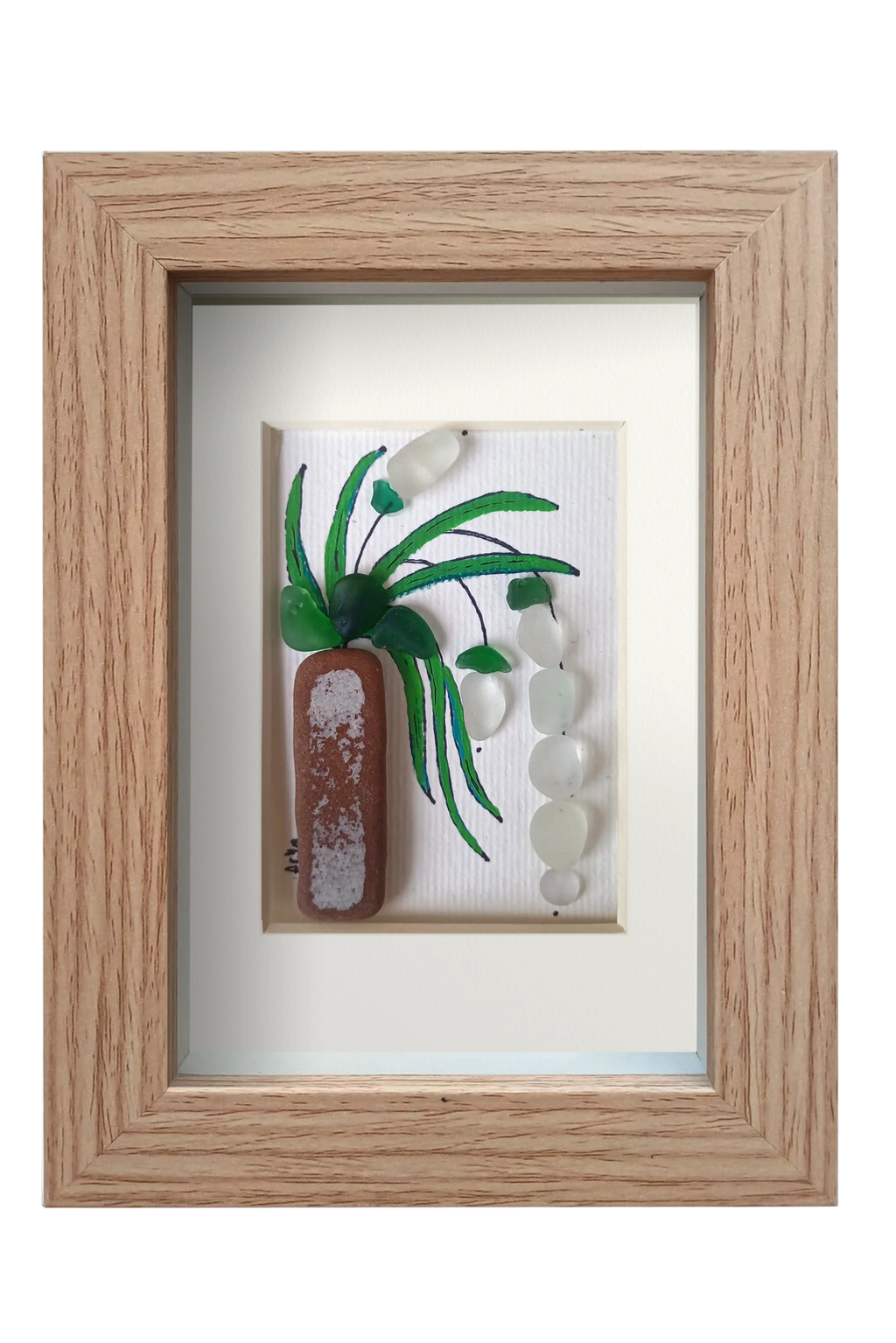 Cuadro con maceta alargada y planta con flores blancas colgantes de tinta y vidrio marino blanco para las flores y verde para las hojas