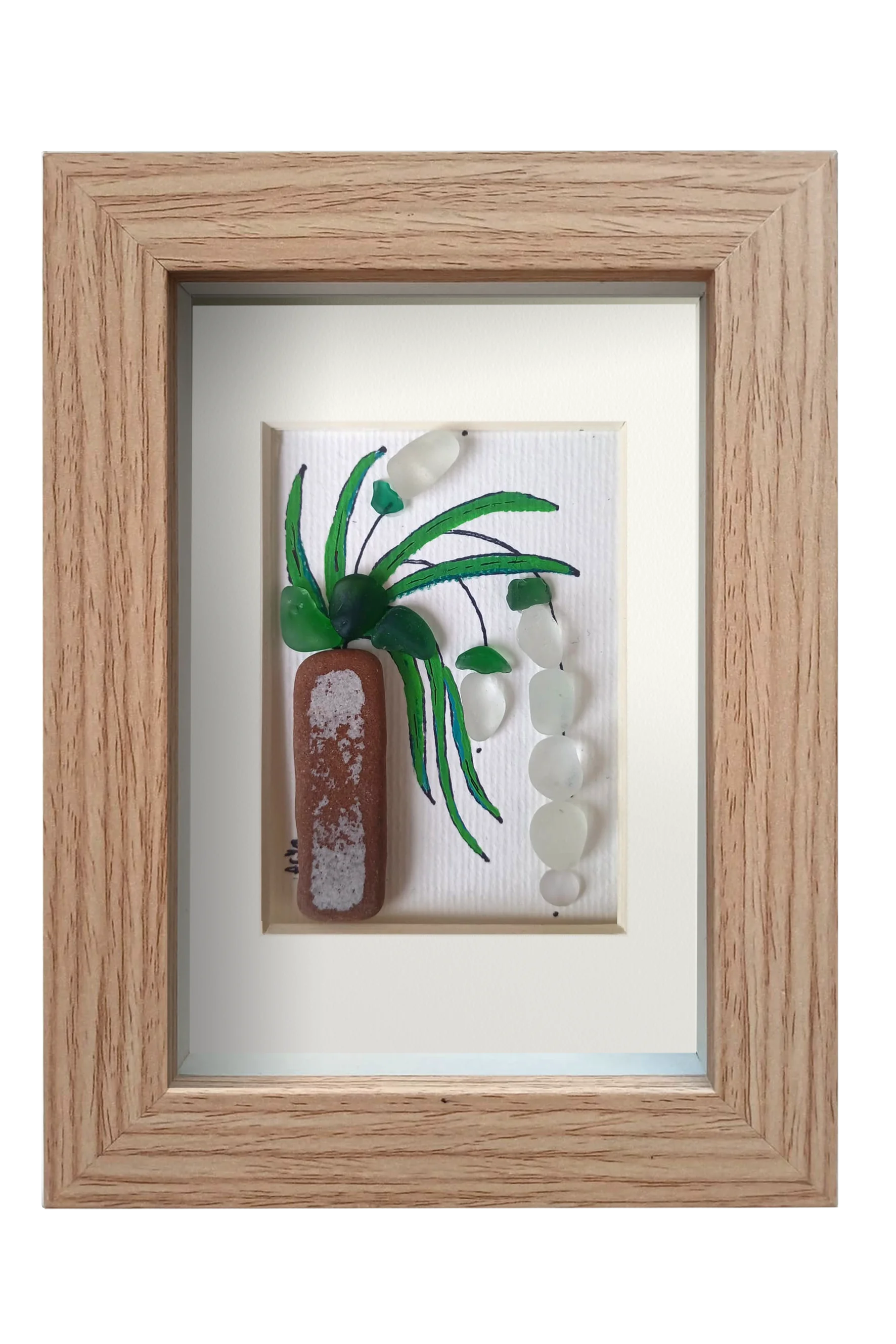 Cuadro con maceta alargada y planta con flores blancas colgantes de tinta y vidrio marino blanco para las flores y verde para las hojas